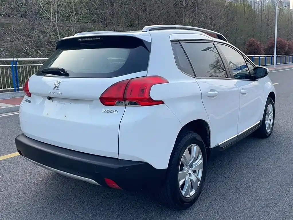 Peugeot 2008 2014 1.6L Automatic Fashion Edition фото 23