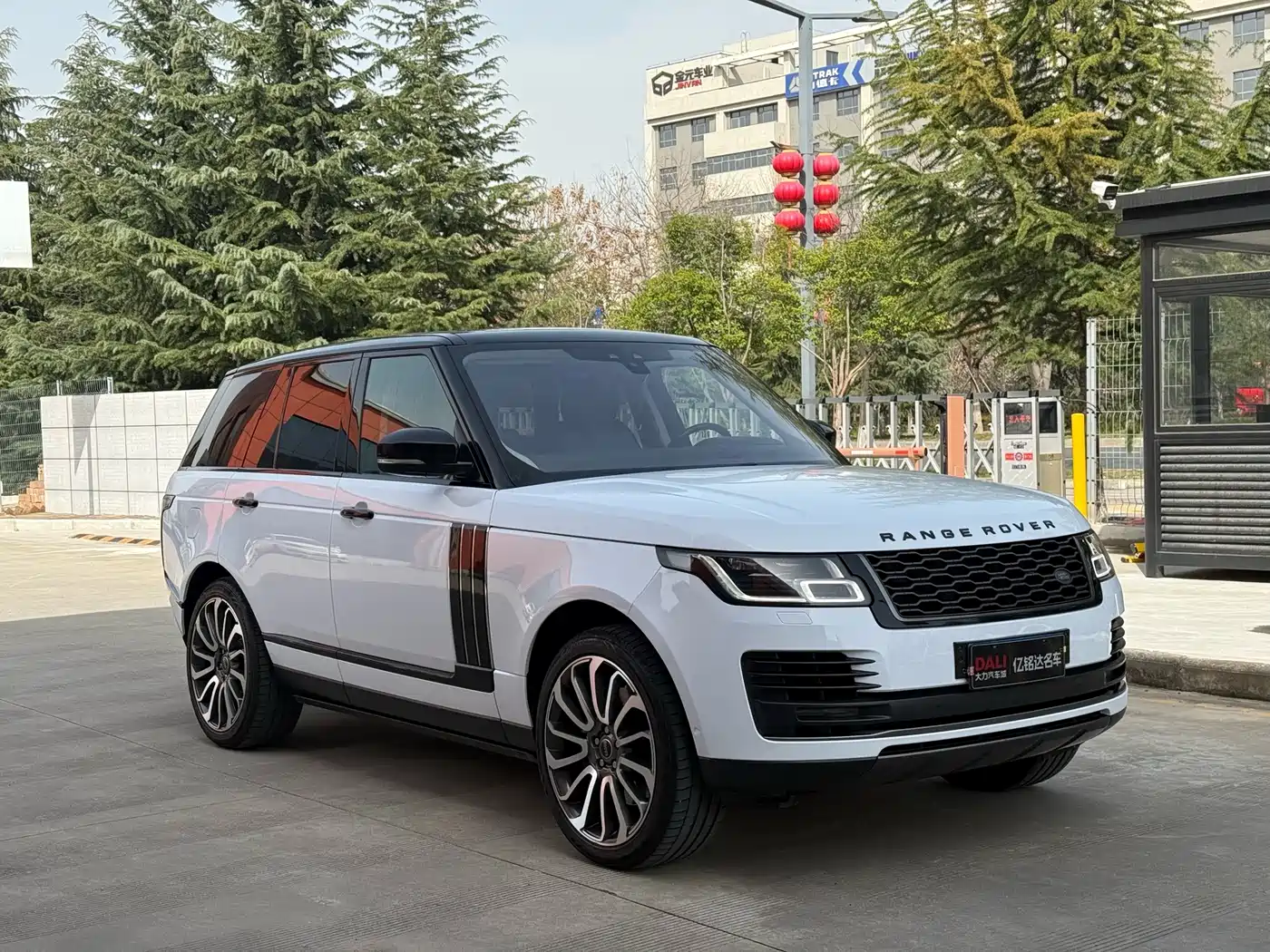 Land Rover Range Rover 2018 3.0 SC V6 Golden Age Edition фото 3