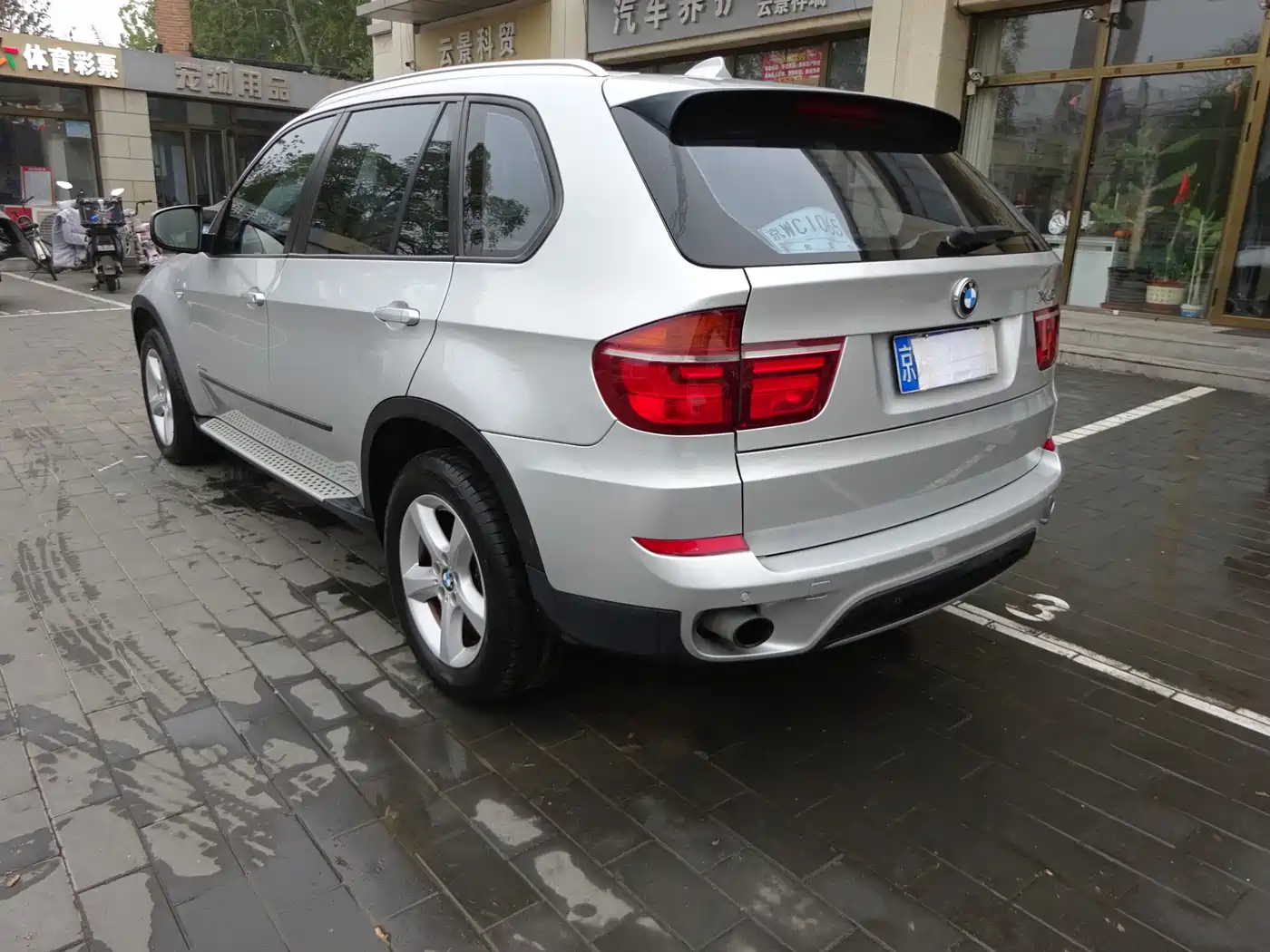 BMW X5 (Import) 2011 xDrive35i Leading Edition фото 7