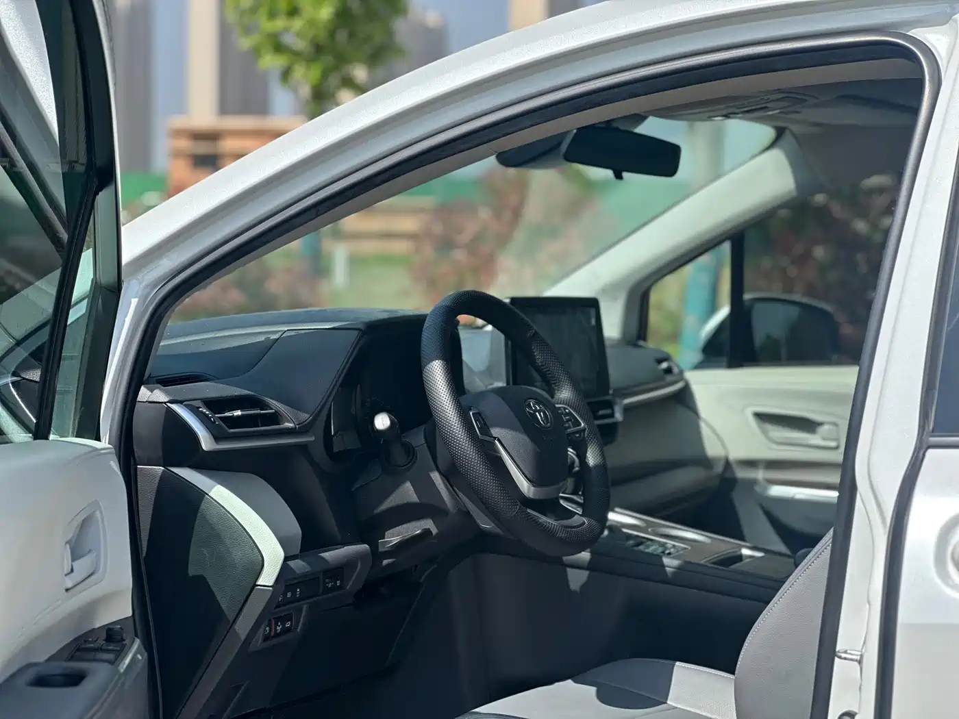 Toyota Sienna 2024 2.5L Hybrid Comfort Edition фото 4