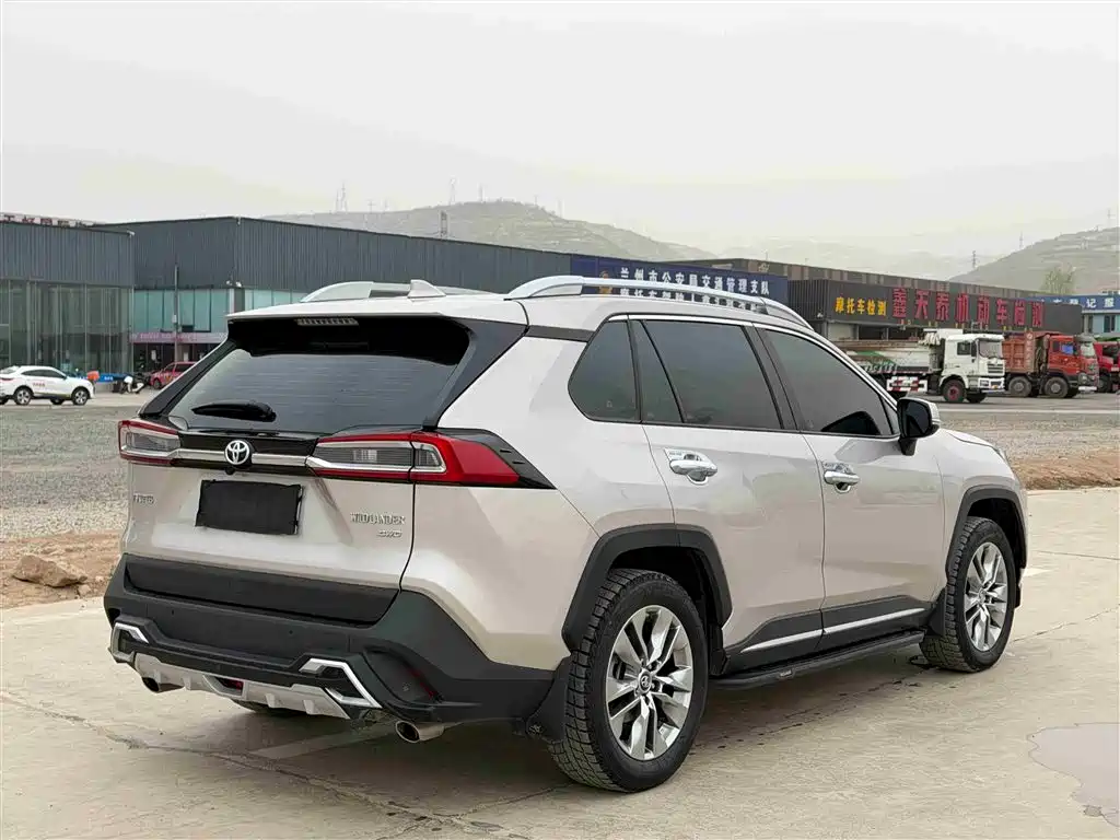 Toyota Wildlander 2022 2.0L CVT AWD Luxury PLUS Edition фото 4