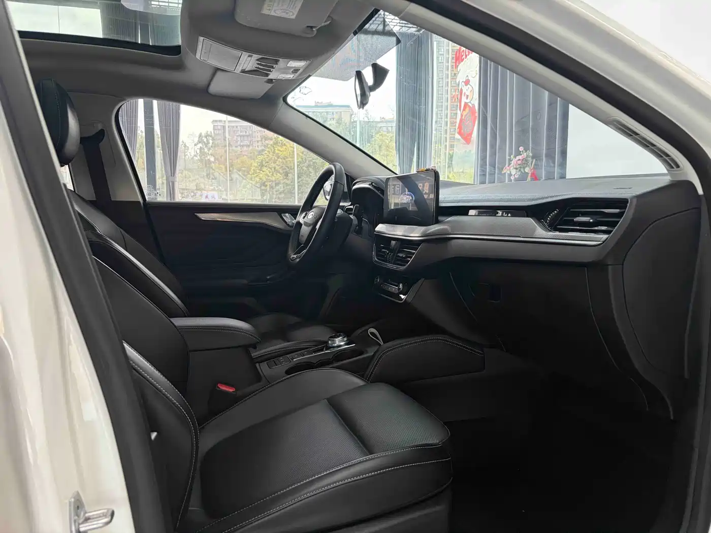 Ford Focus 2022 2021 Sedan EcoBoost 180 Auto Trend