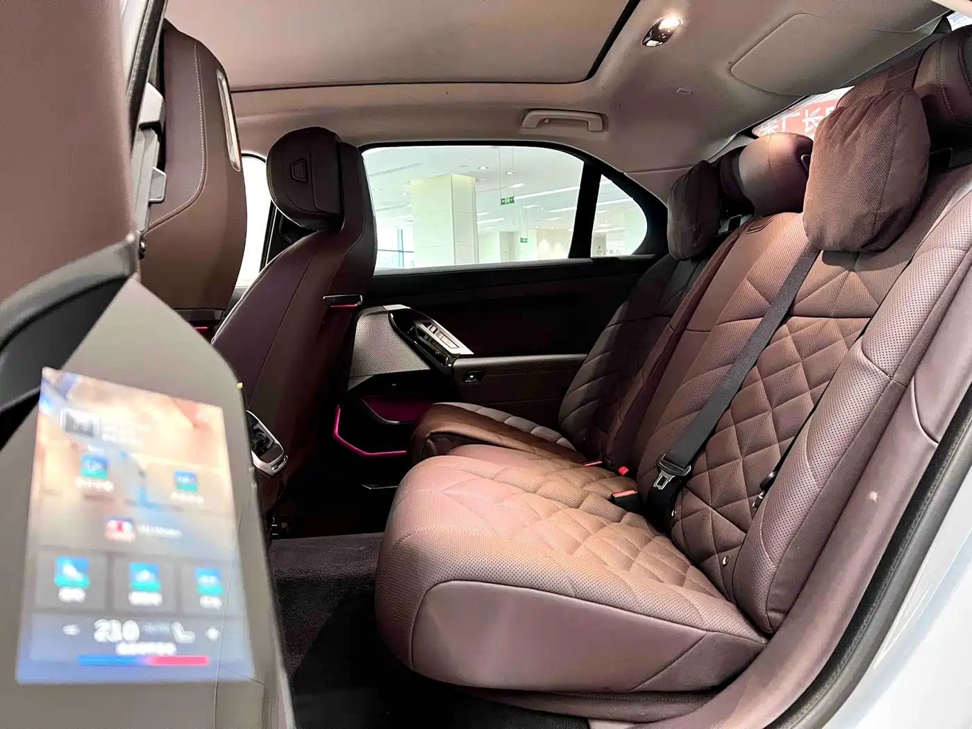 BMW 7 Series 2023 Model 735Li M Sport Package фото 9