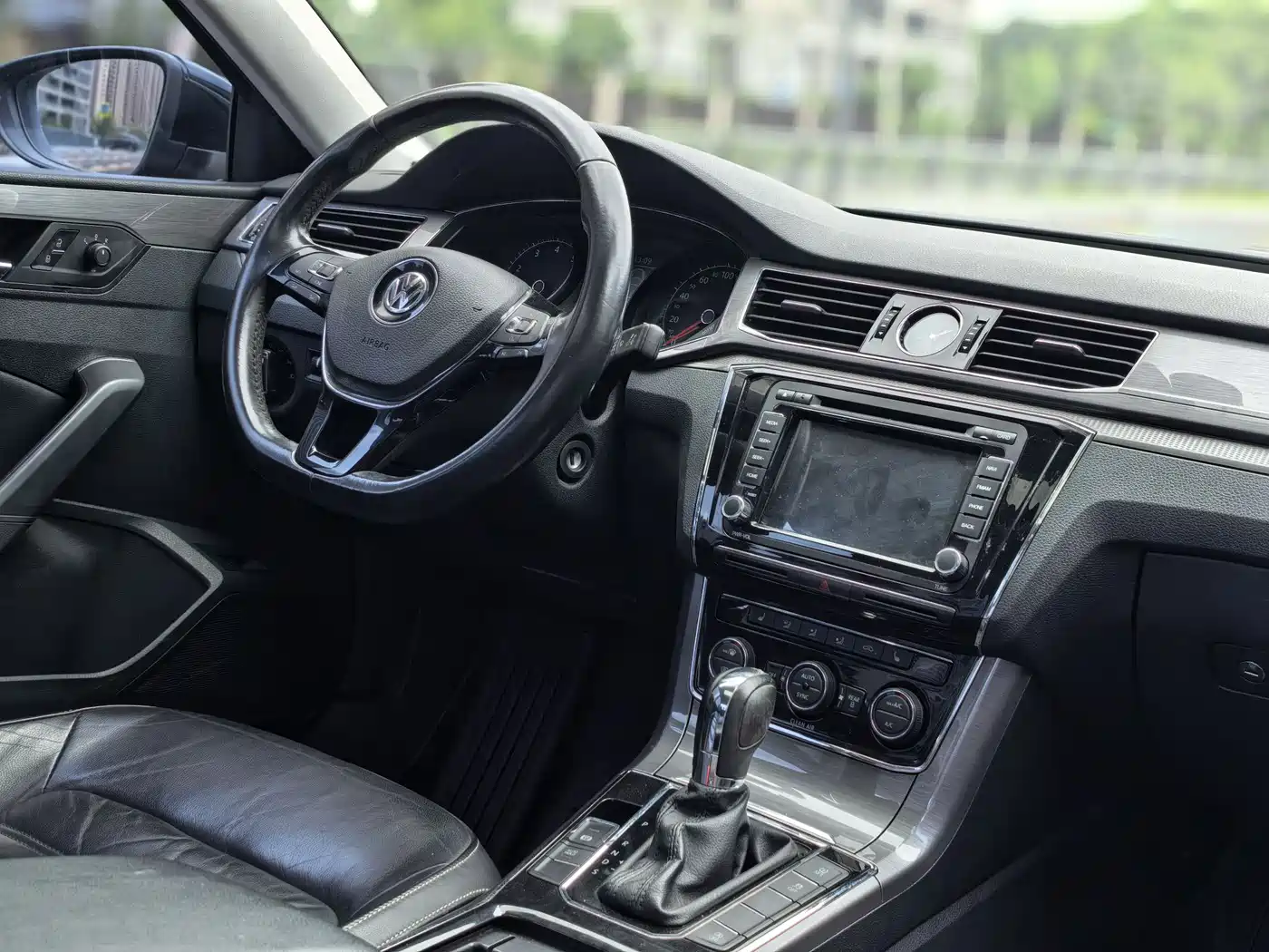 Volkswagen Passat 2016 330TSI DSG Honor Edition фото 10
