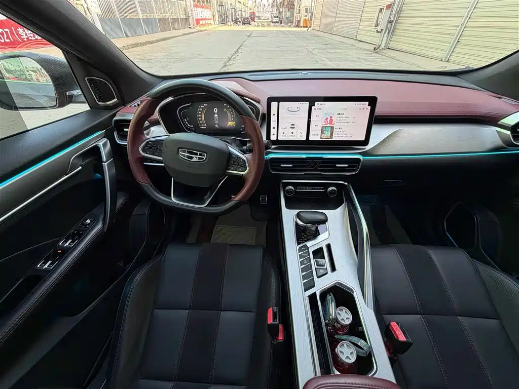 Фото 9 - Geely Coolray