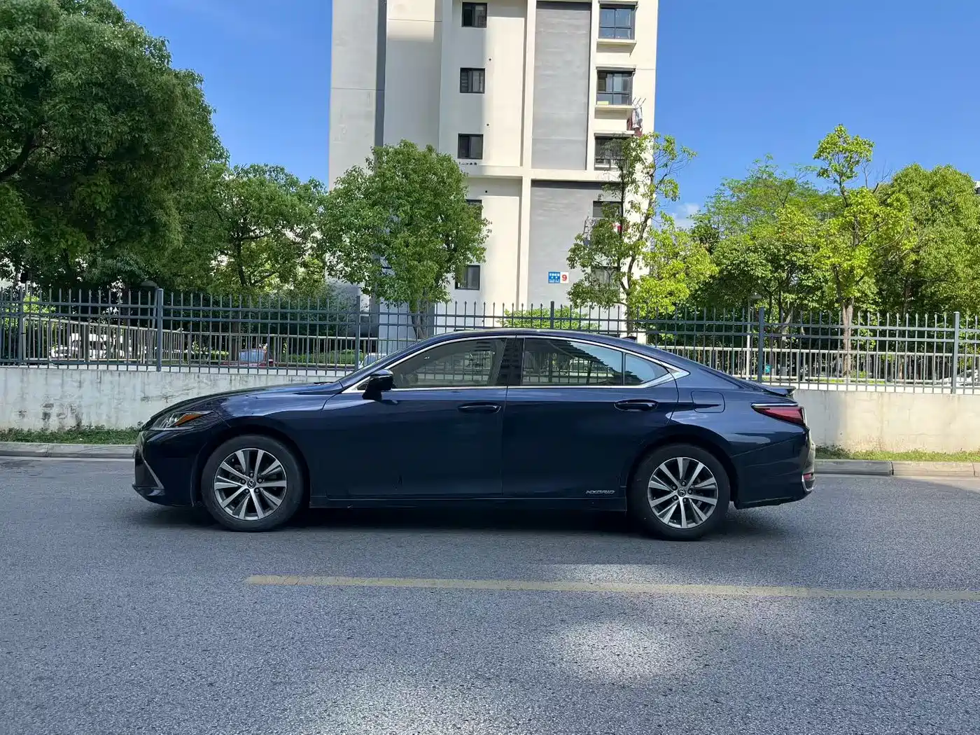 Lexus ES 2018 300h Excellence Edition China V фото 4