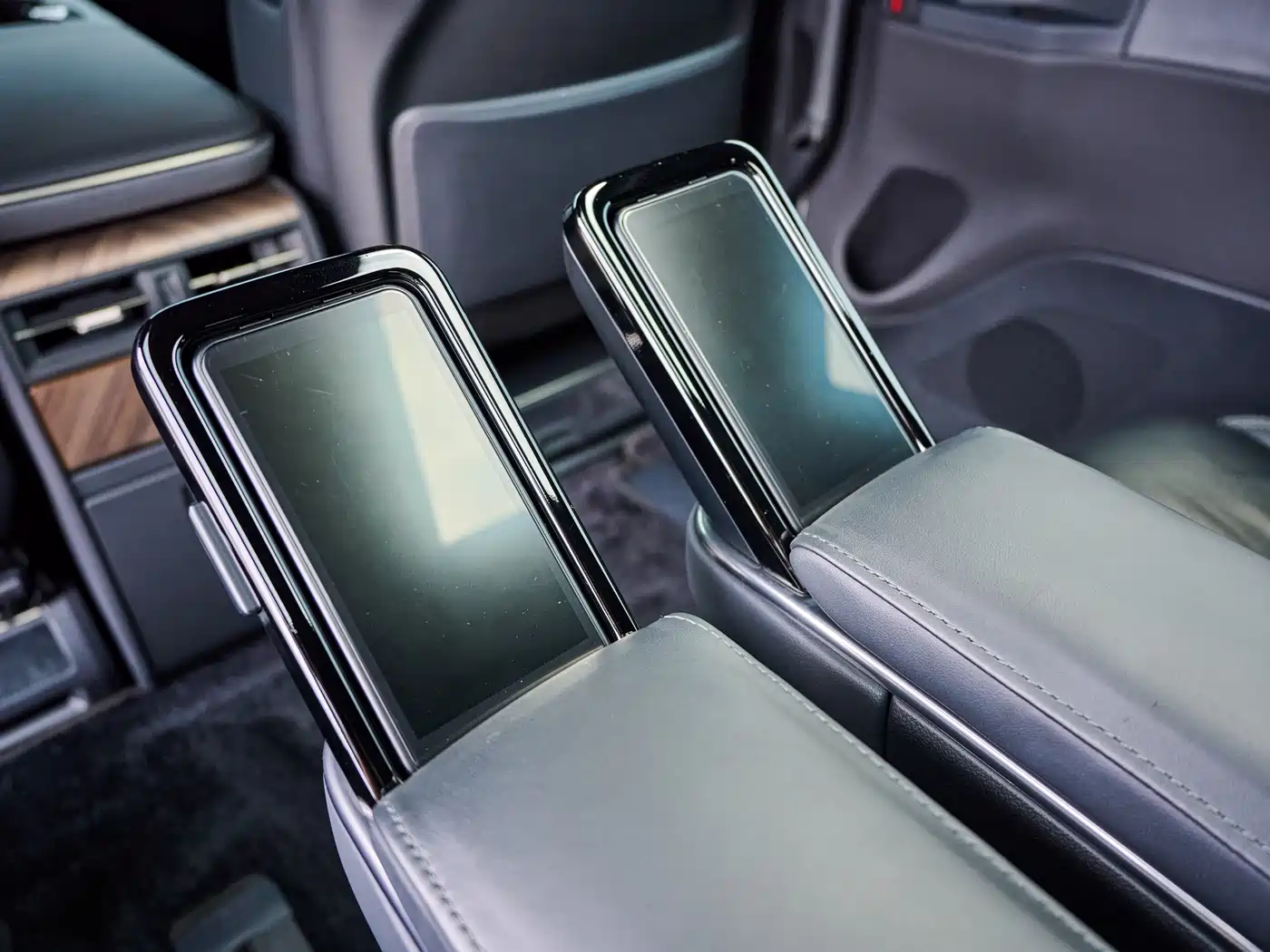 Lexus LM 2023 500h 6-Seater Prestige Edition фото 15