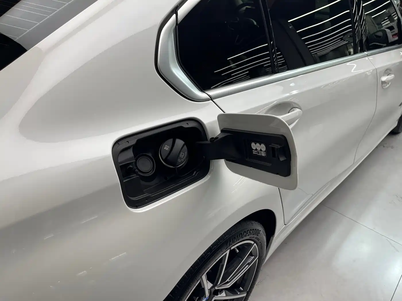 BMW 3 Series 2025 325Li M Sport Package фото 32