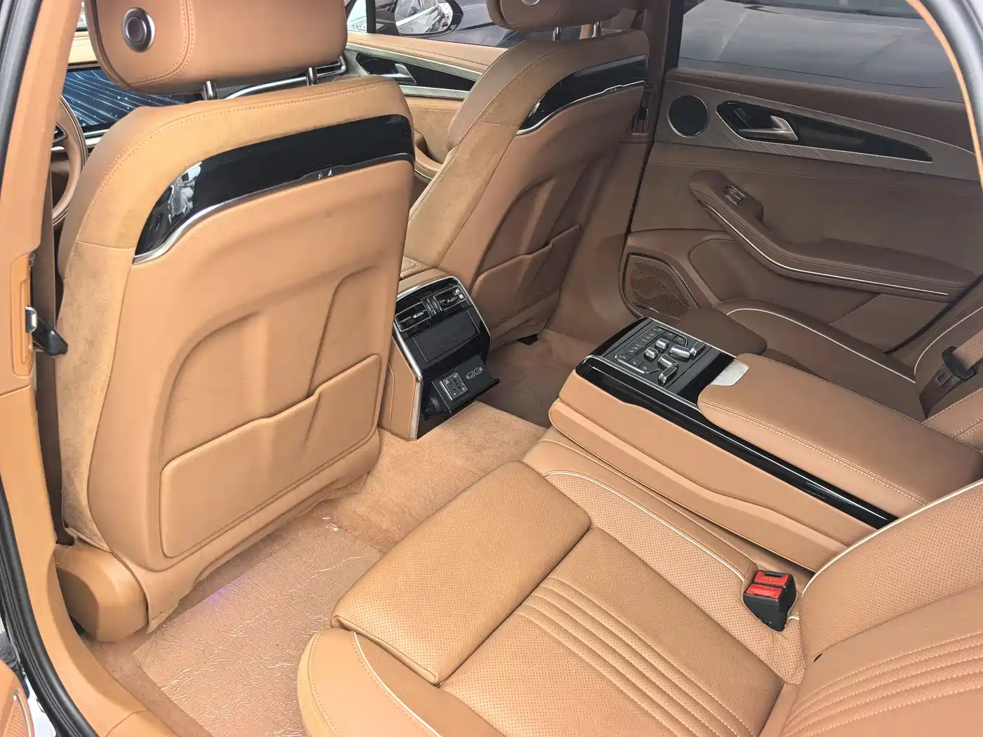 Hongqi H9 2020 2.0T Smart Connection Qi Chang Edition фото 8