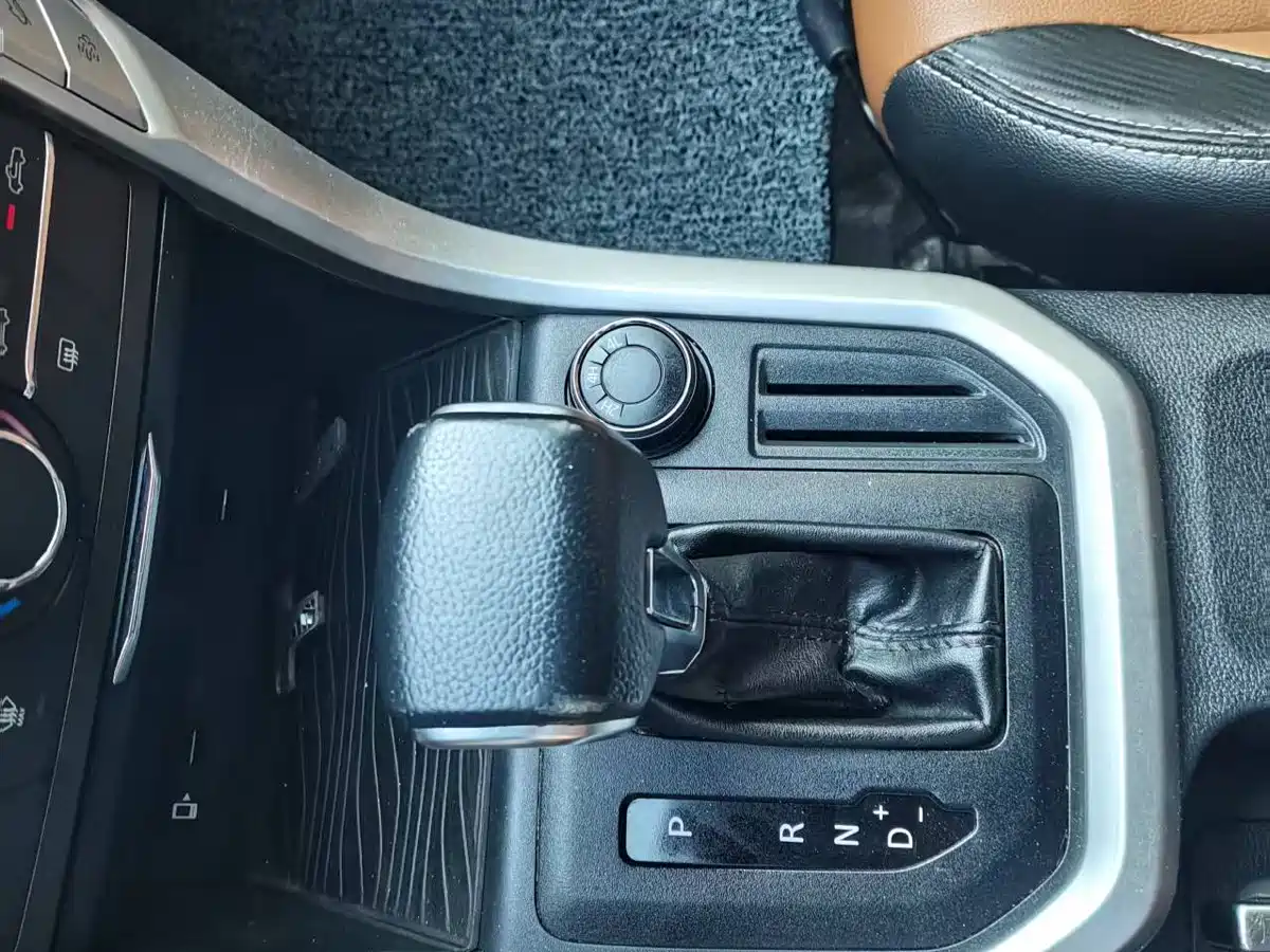 SAIC MAXUS CHASE T70