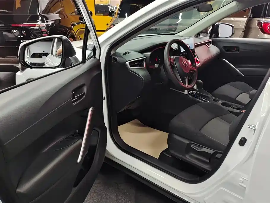 Toyota Frontlander 2023 2.0L CVT Leading Edition фото 9