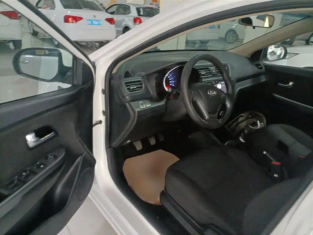 Kia K2 2015 Sedan 1.4L MT GLS фото 16