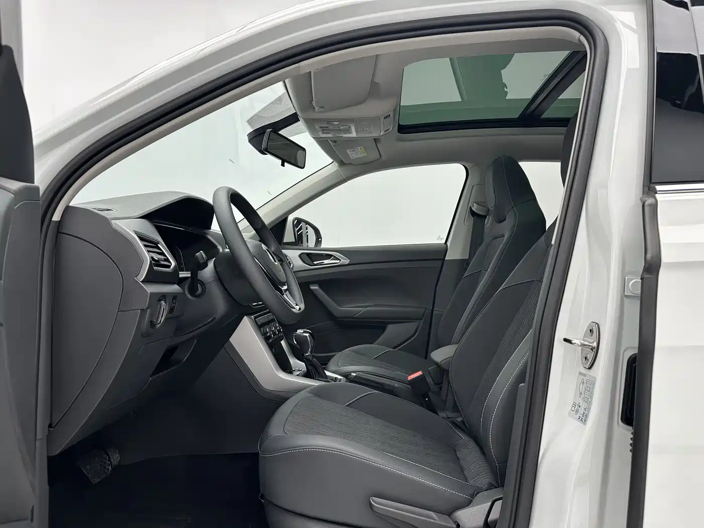 Volkswagen T-Cross 2023 1.5L Auto Comfort Edition фото 5