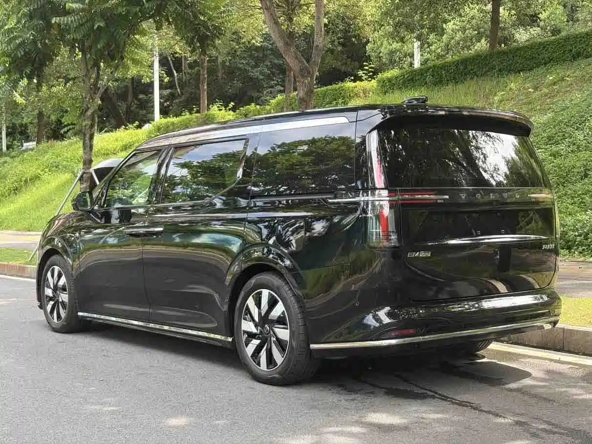 Volvo EM90 2024 2025 Ultra Six-Seater