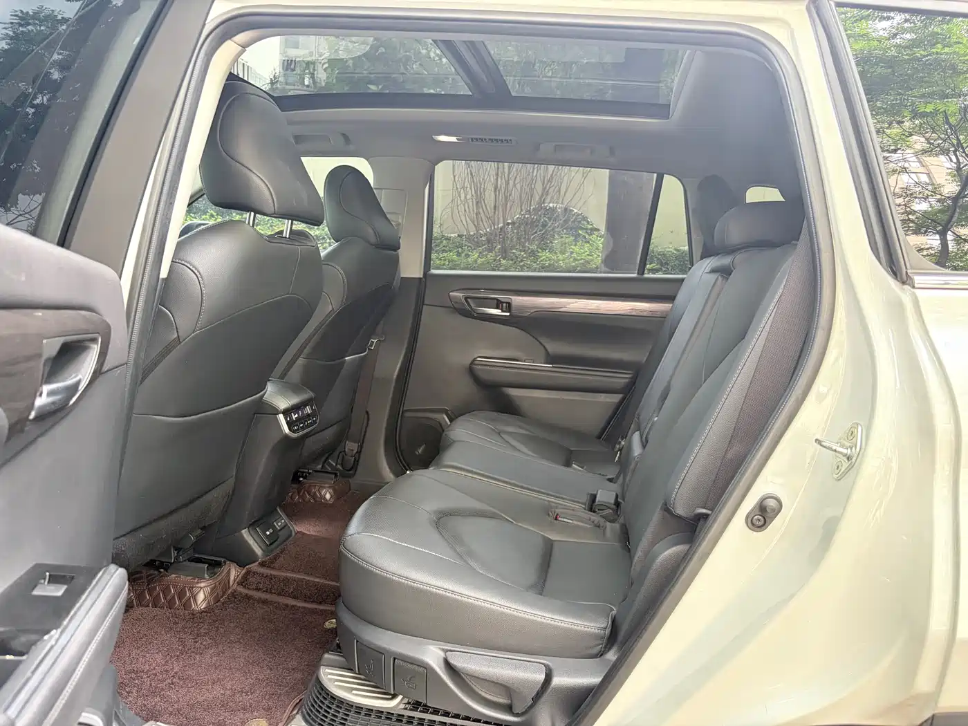 Toyota Highlander 2022 Dual Engine 2.5L 4WD Supreme Edition 7-Seater фото 15