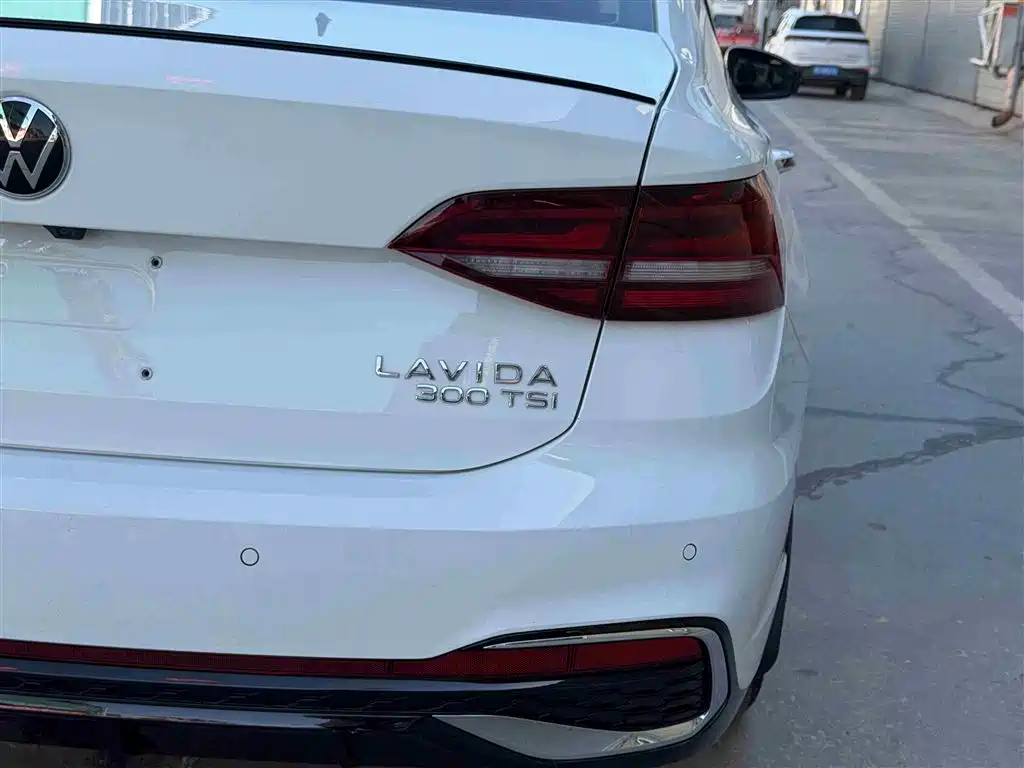 Volkswagen Lavida 2023 300TSI DSG Starlight Full Comfort Edition фото 16