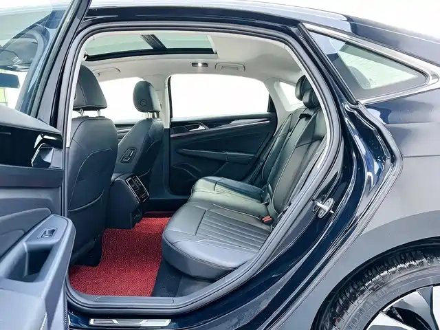 Volkswagen Passat 2022 330TSI Elite Edition фото 13