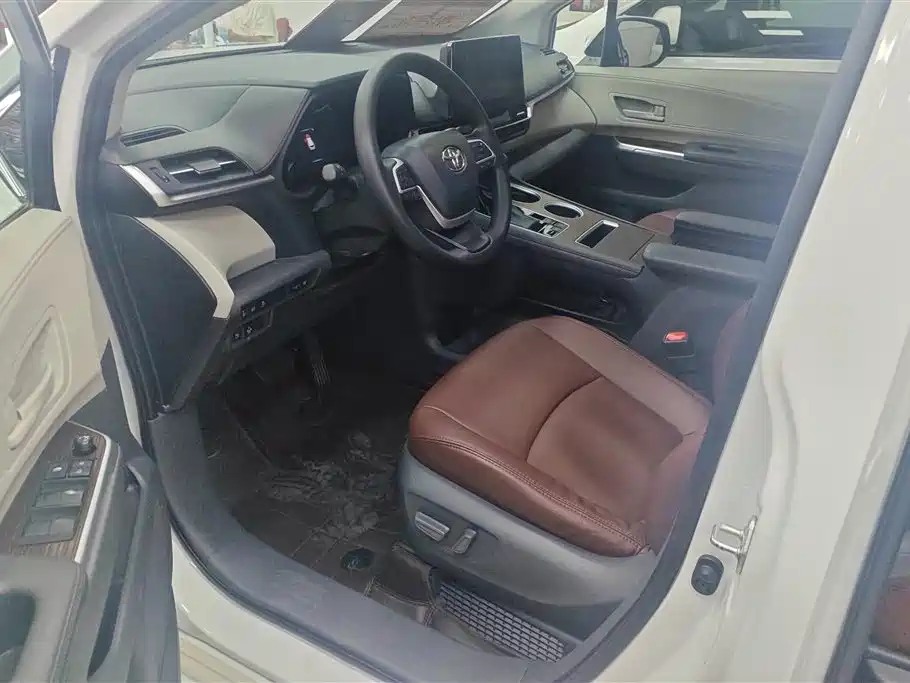 Toyota Sienna 2021 2.5L Hybrid Comfort Edition фото 9