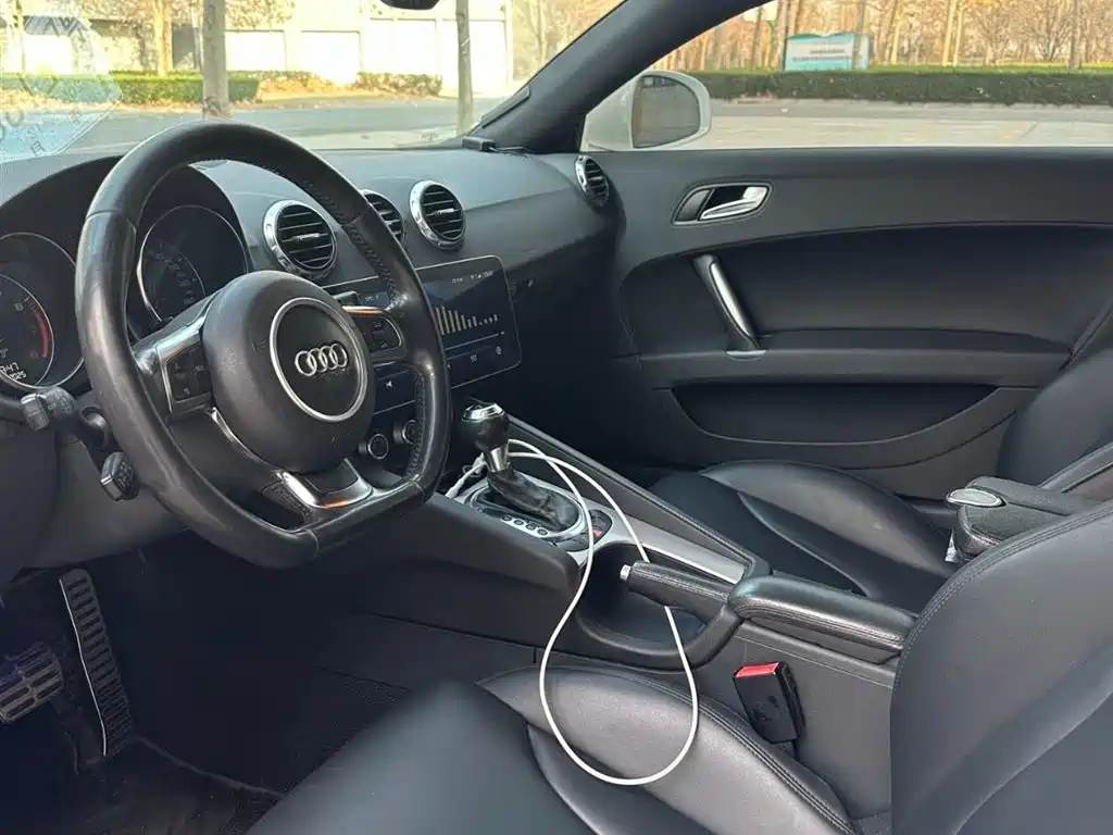 Audi TT 2011 TT Coupe 2.0TFSI фото 4
