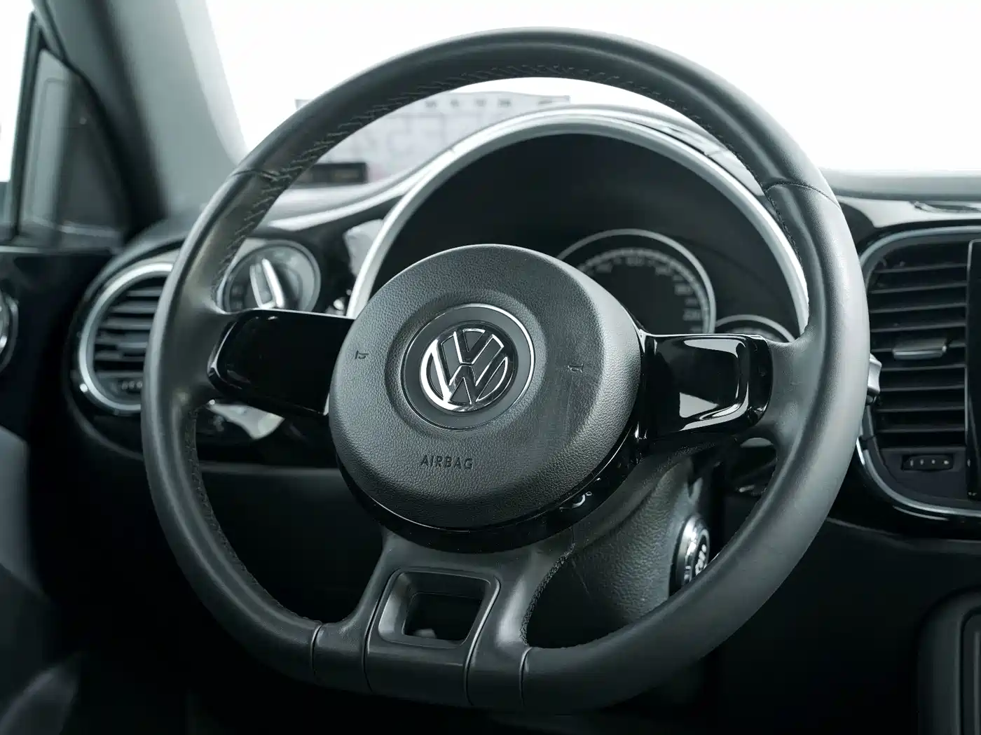 Volkswagen Beetle 2014 1.4TSI Fashion Edition фото 6