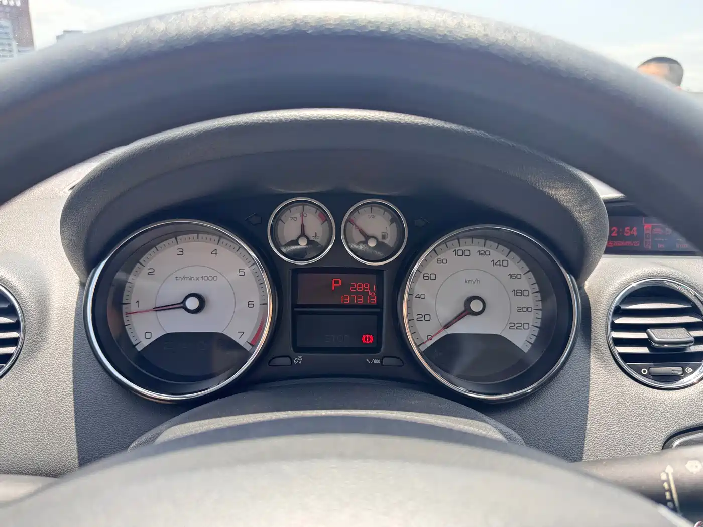 Peugeot 408 2013 2.0L Automatic Comfort Edition фото 11