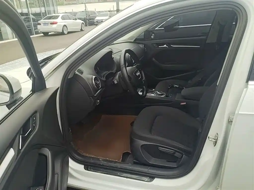 Audi A3 2016 Sportback 35 TFSI Progressive фото 23