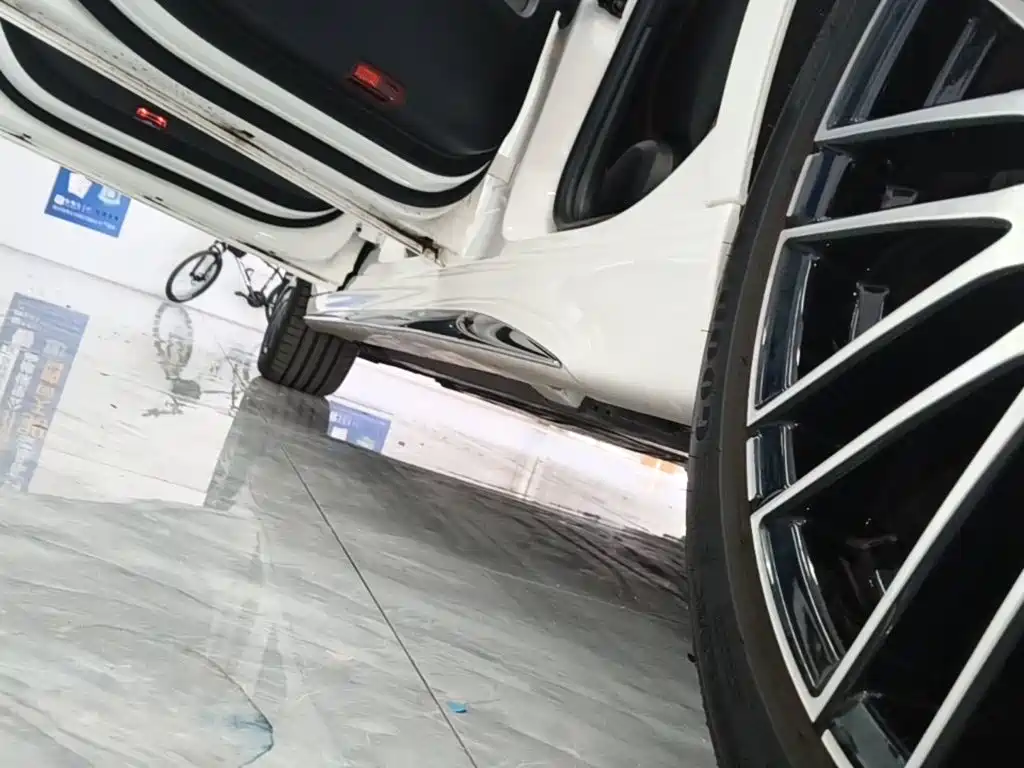 Фото 22 - Mercedes-Benz C-Class