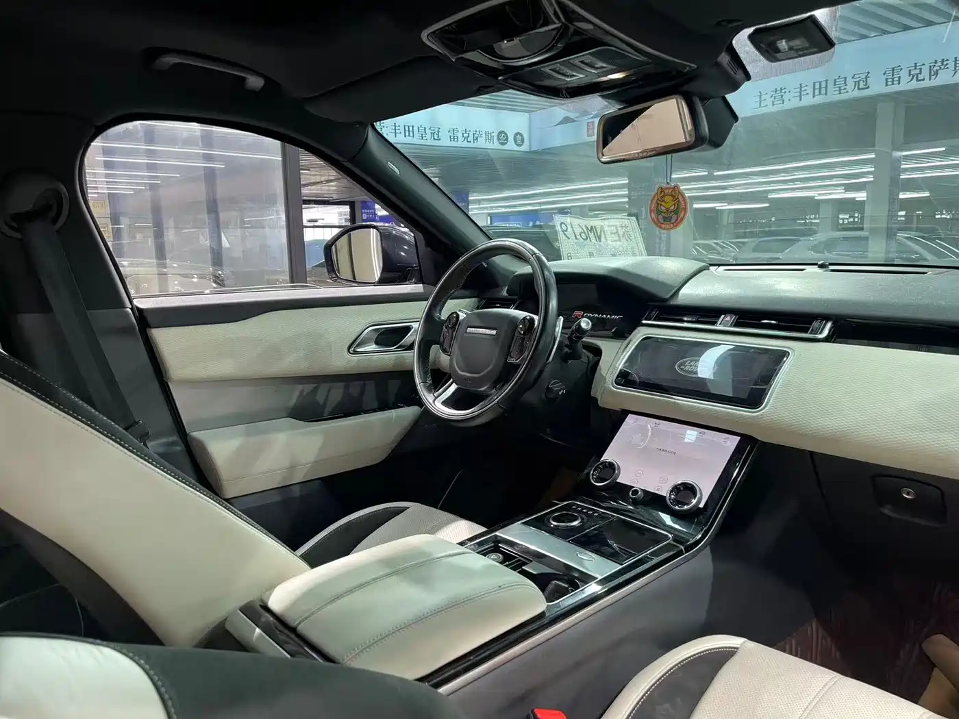 Land Rover Range Rover Velar 2018 P380 R-DYNAMIC SE фото 19