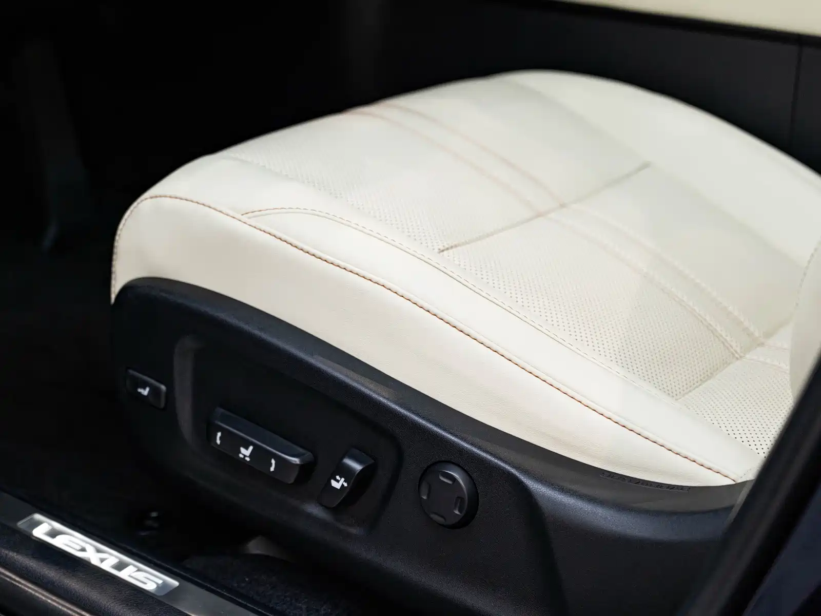 Фото 24 - Lexus RX