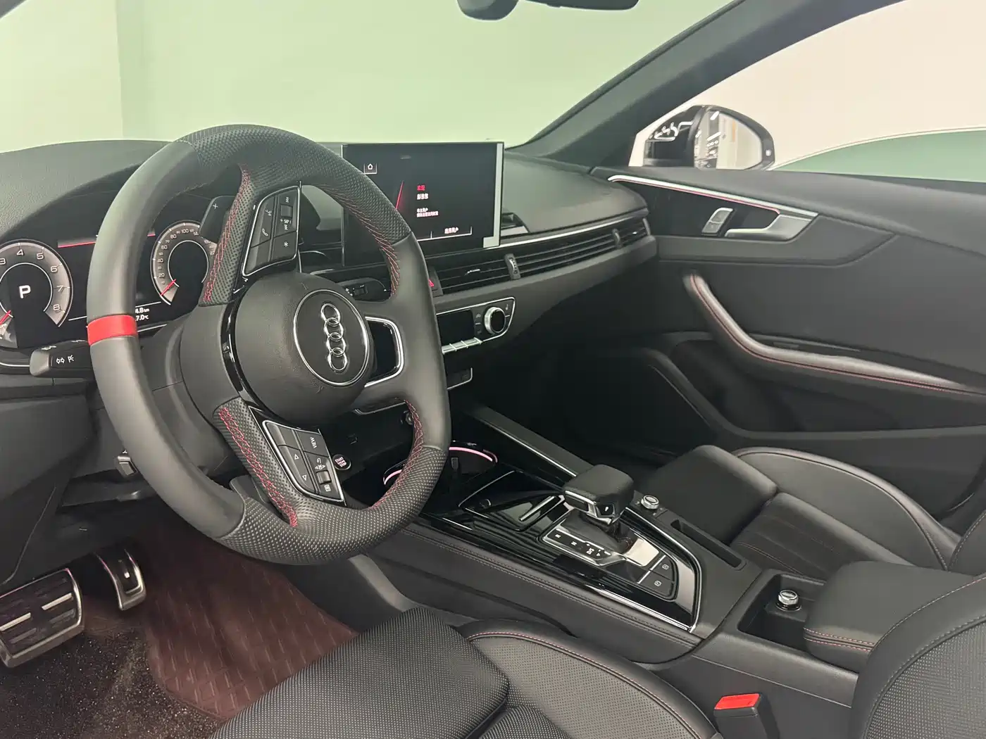 Audi A4L 2025 2 Million Celebration Edition 40 TFSI Luxury Dynamic фото 4