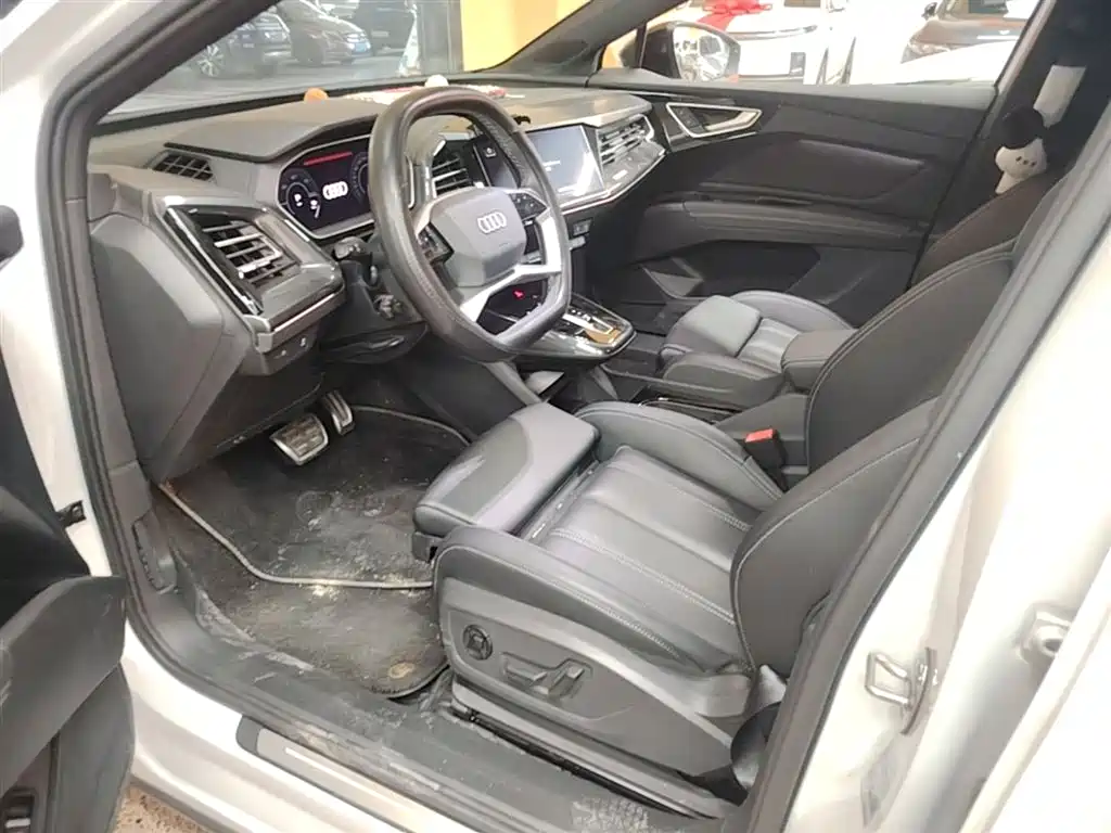 Audi Q4 e-tron 2023 40 e-tron Innovation Edition фото 15
