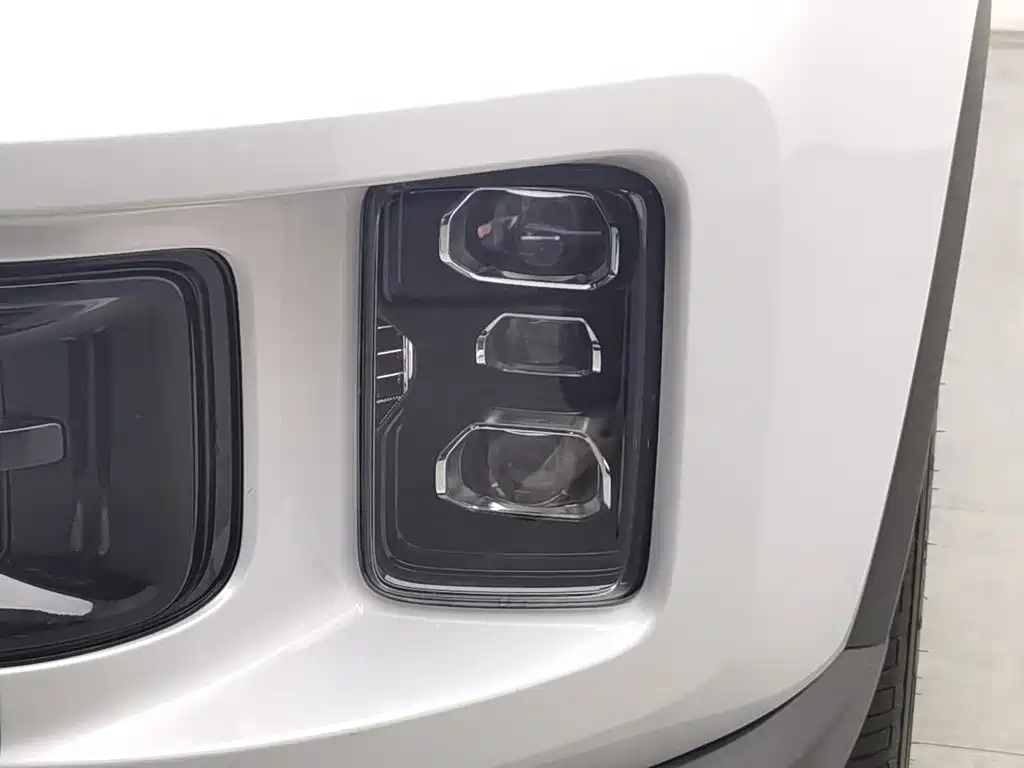 Фото 7 - Geely ICON