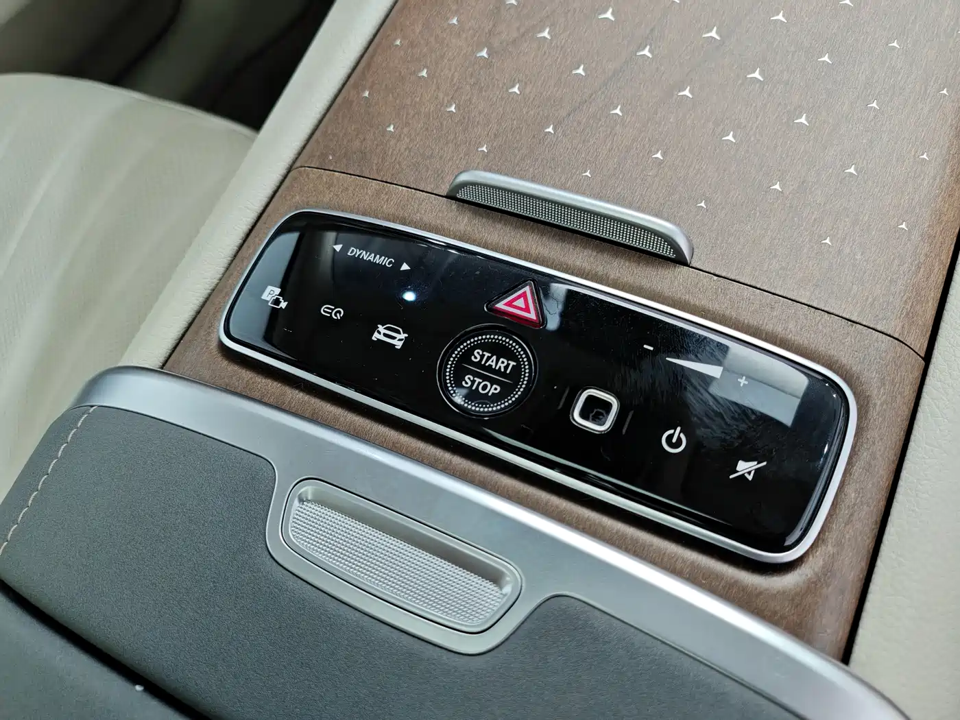 Mercedes-Benz EQS SUV 2023 450 4MATIC Luxury Edition фото 17
