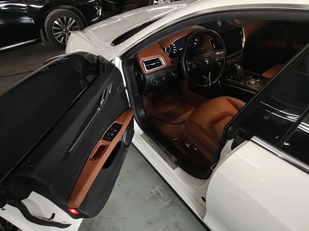 MASERATI GHIBLI
