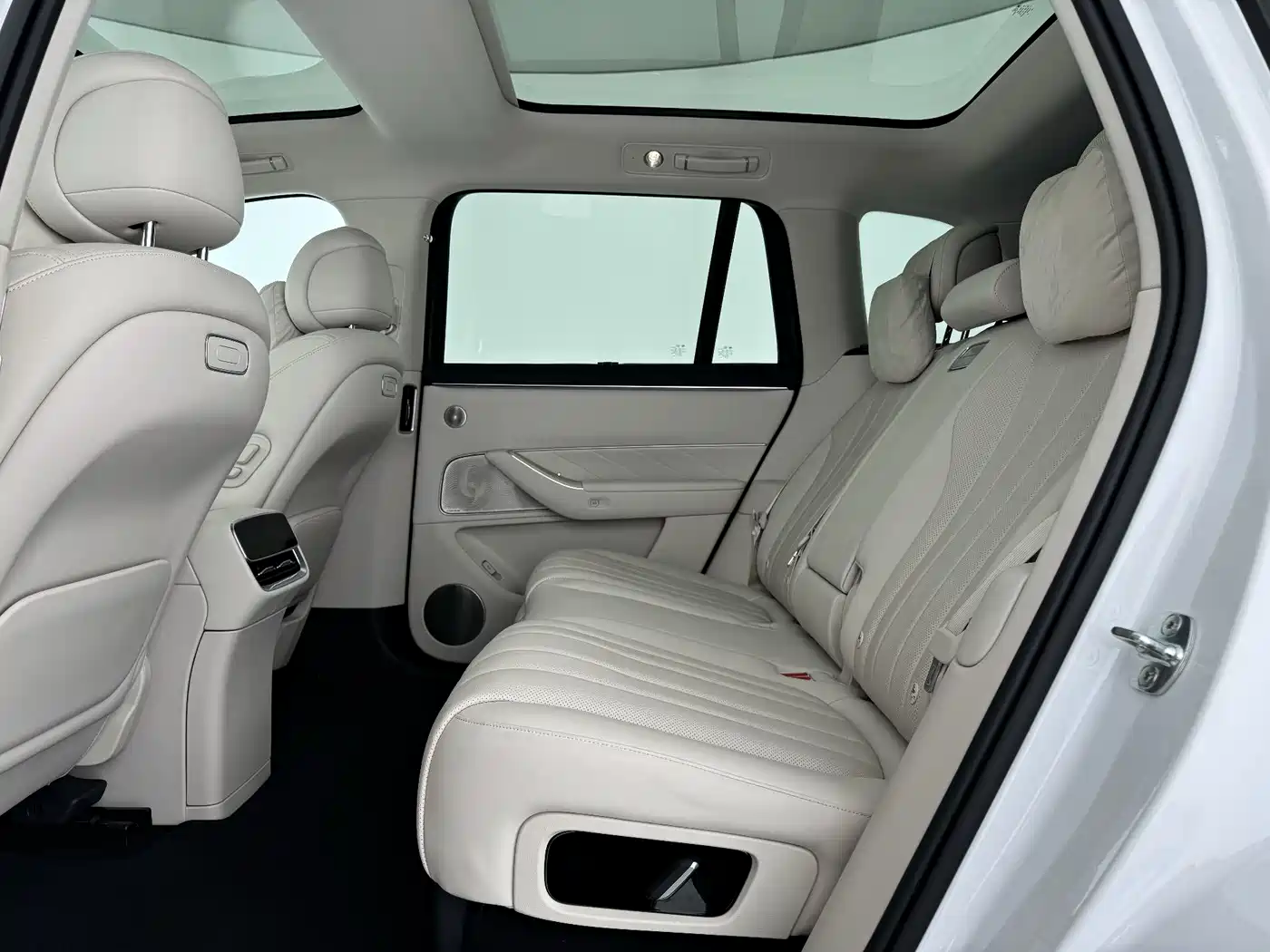 AITO Wenjie AITO M8 2025 Range Extender Max+ Edition 53.4kWh 5-seater фото 10