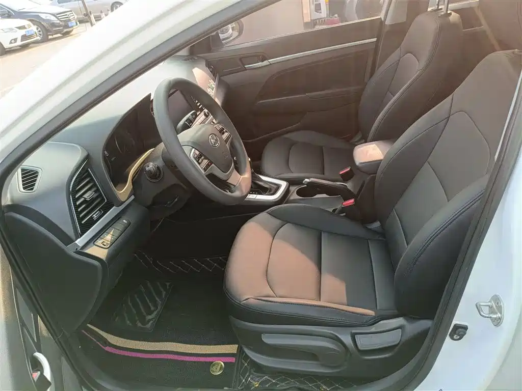 Hyundai Elantra 2016 Model 1.6L Automatic Smart Elite фото 15
