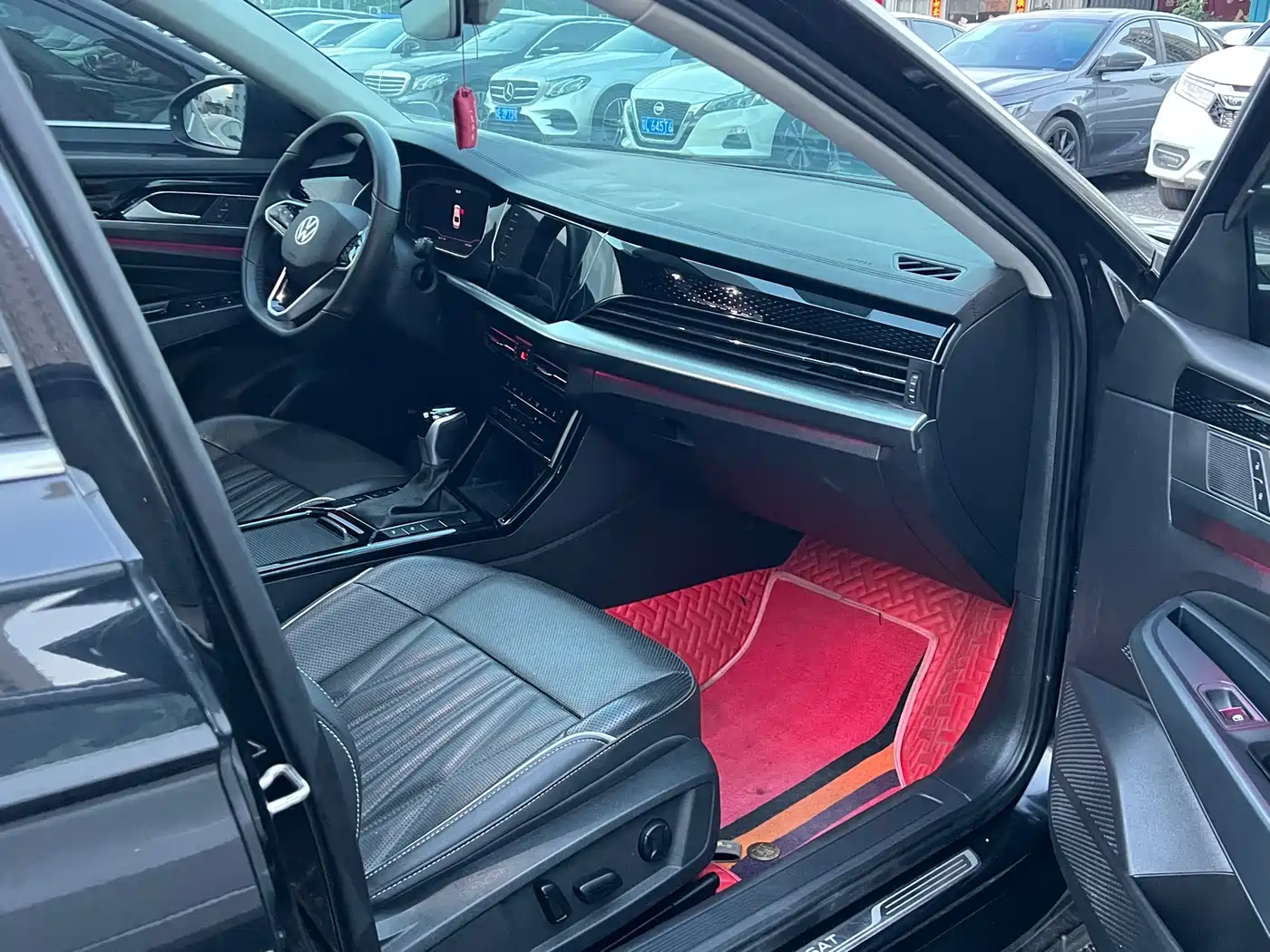Volkswagen Passat 2022 330TSI Premium Edition фото 9