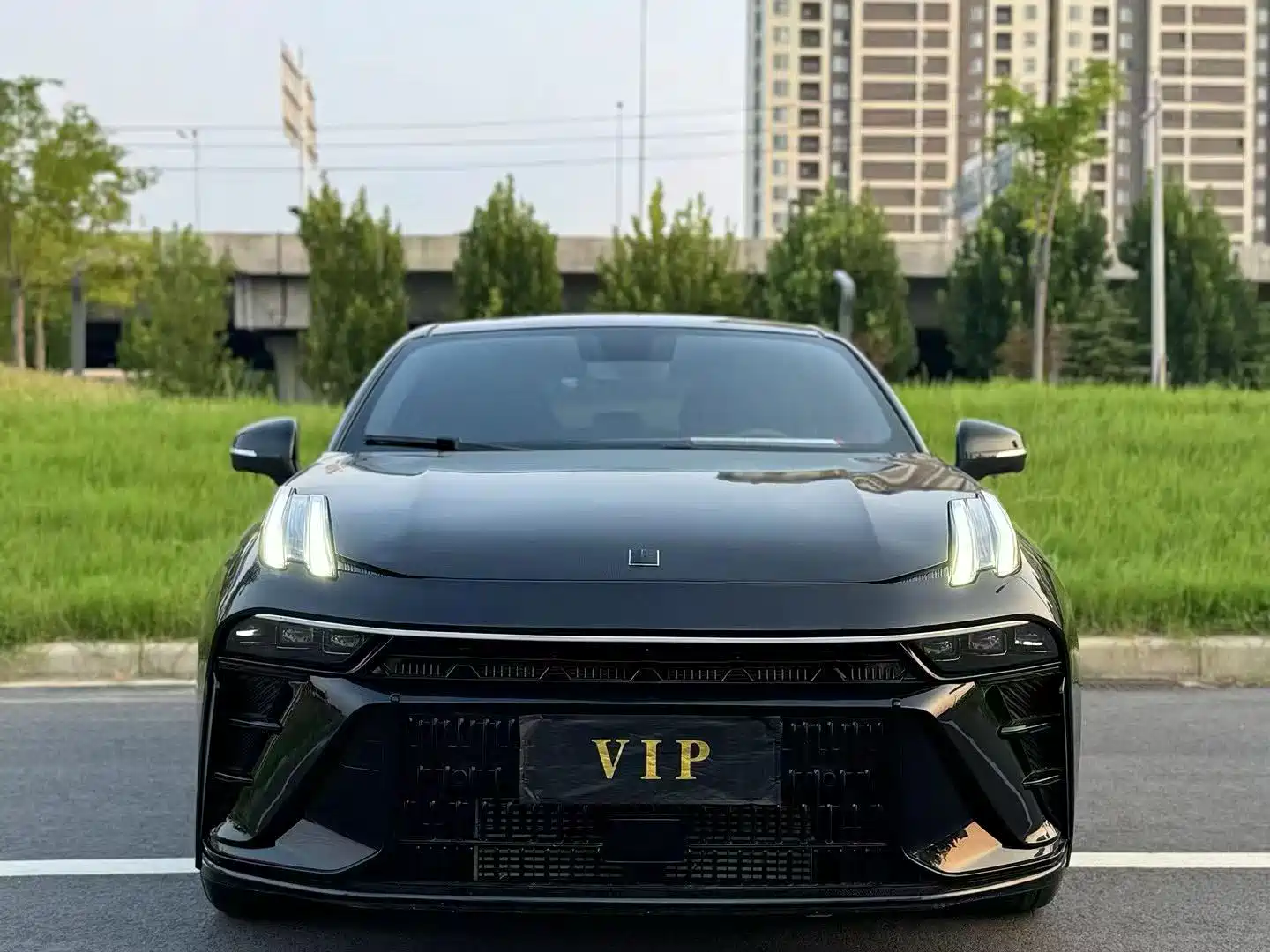 Фото 2 - Lynk & Co 03