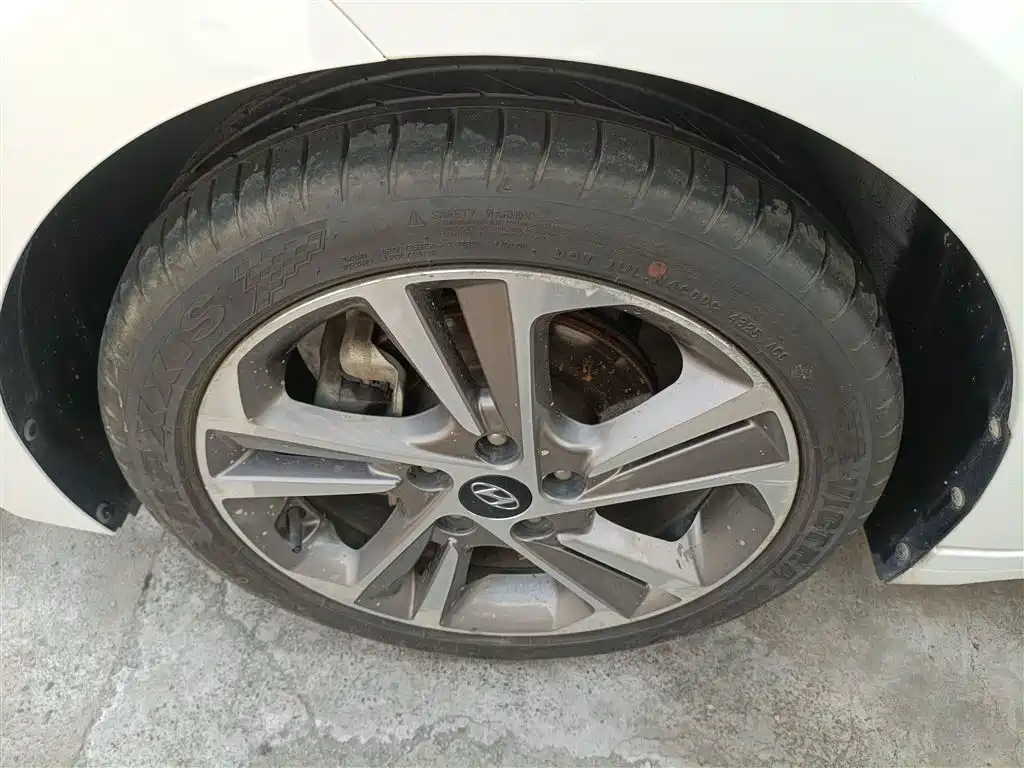 Hyundai Elantra 2016 Model 1.6L Automatic Smart Elite фото 23