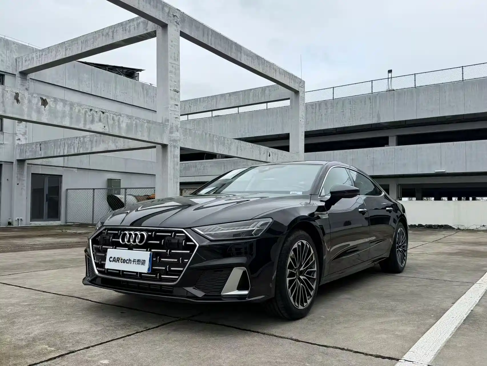 Фото 1 - Audi A7L