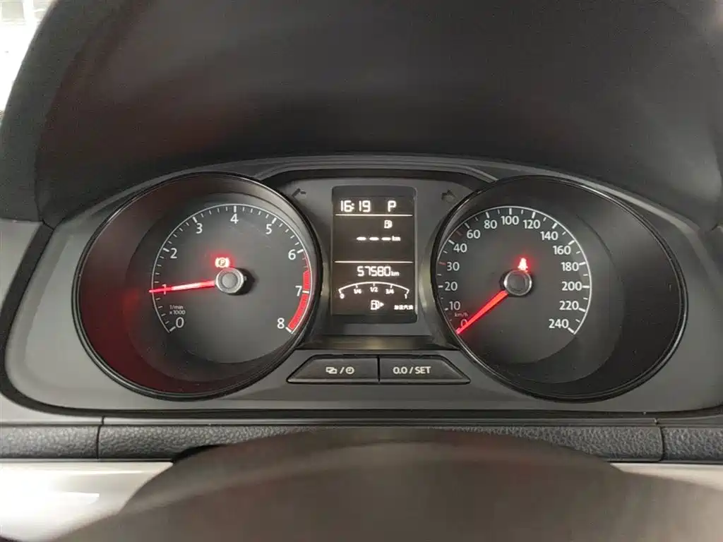 Volkswagen Lavida 2015 1.6L Automatic Trend Edition фото 12