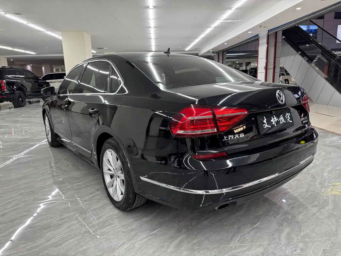 Volkswagen Passat 2017 330TSI DSG Prestige фото 6