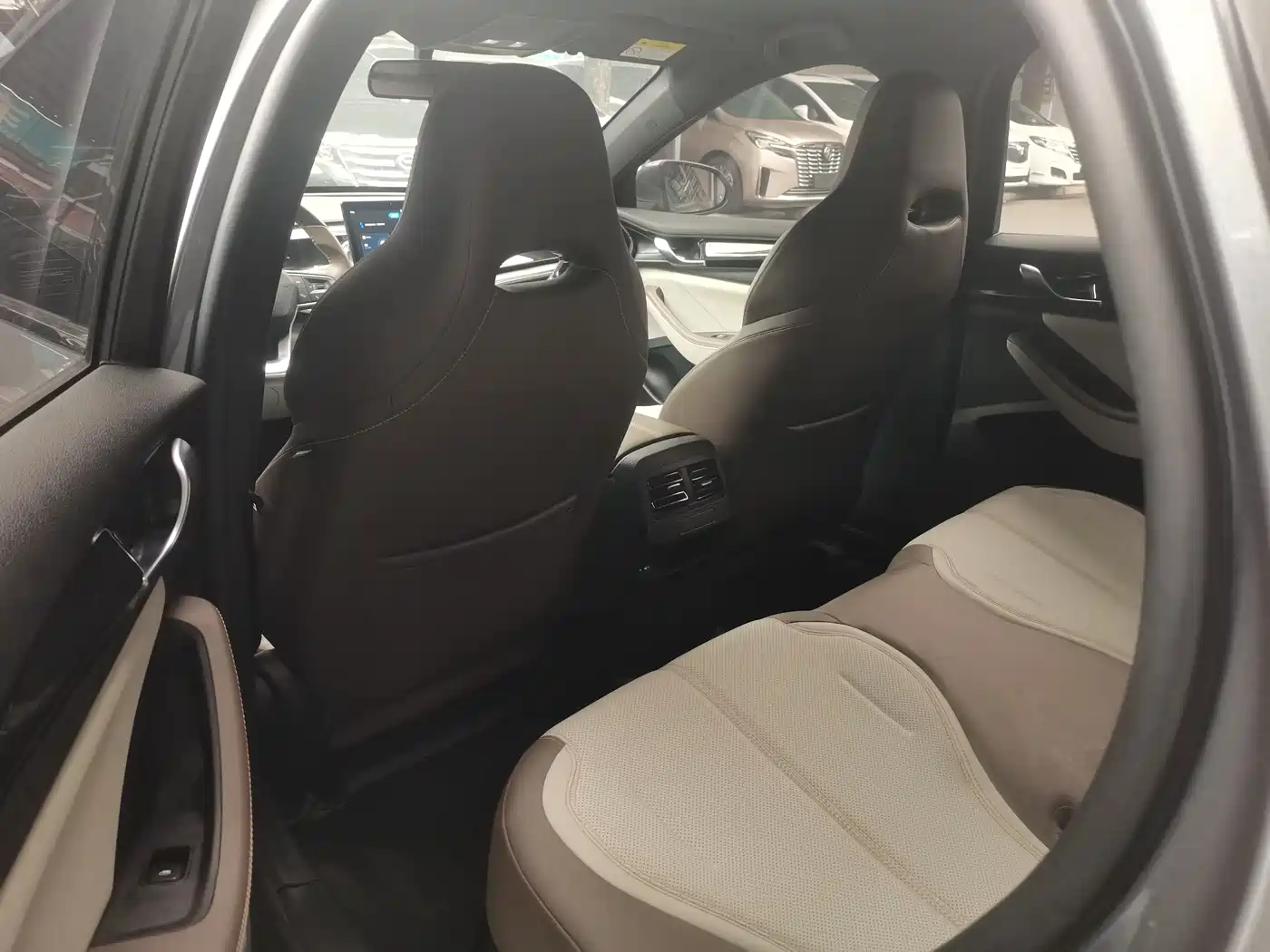 BYD Qin PLUS 2024 Glory Edition DM-i 55KM Leading фото 6