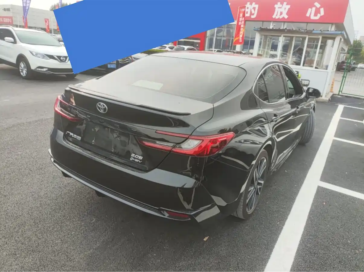 Фото 2 - Toyota Camry