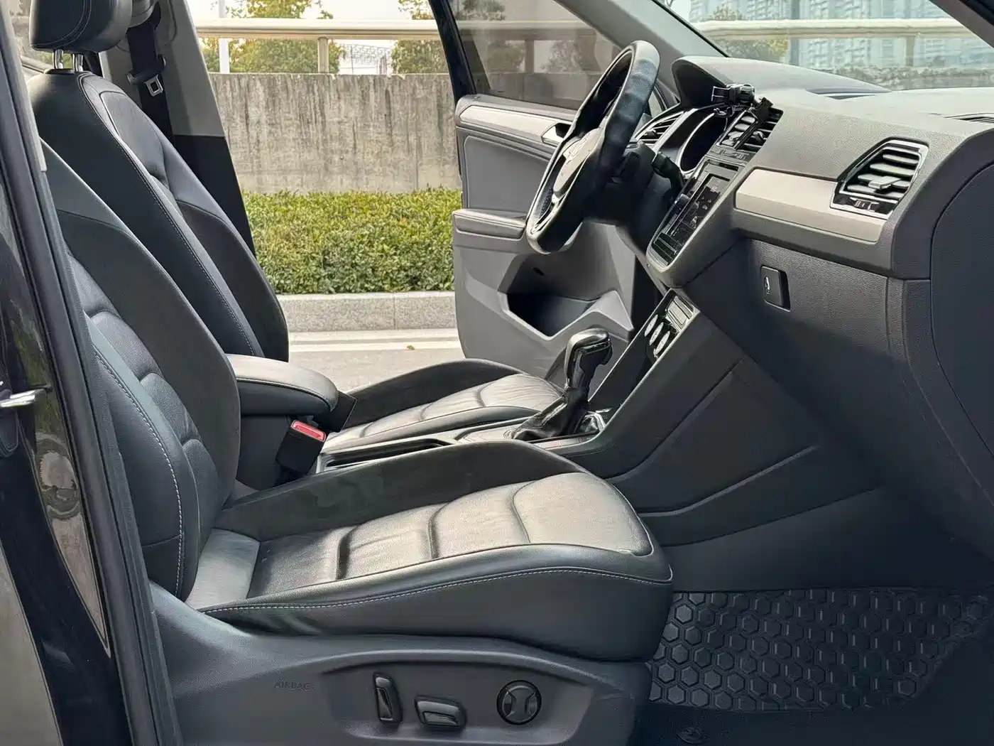 Volkswagen Tiguan L 2019 330TSI Automatic 2WD Panorama Comfort Edition China VI фото 11