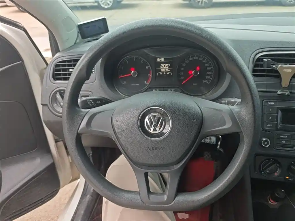 Volkswagen Polo 2014 1.4L Manual Trend Edition фото 11