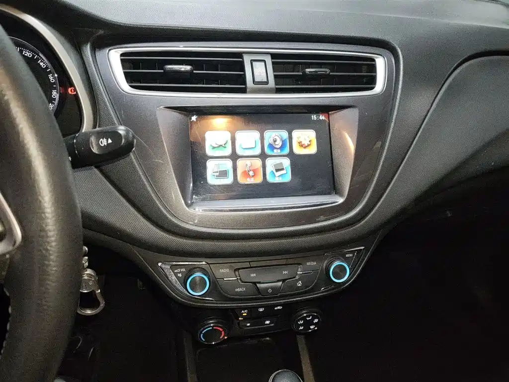 Chevrolet Lova RV 2016 1.5L Automatic Fun Edition фото 6