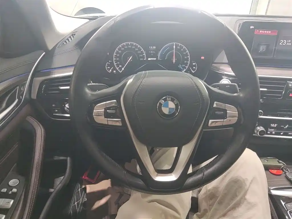BMW 5 Series New Energy 2019 530Le Luxury Package фото 11