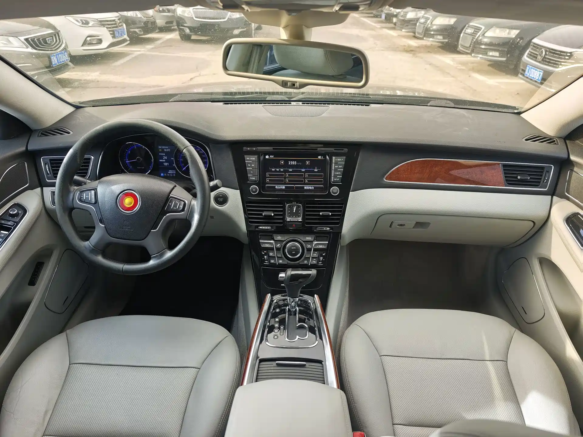 Фото 8 - Hongqi H7