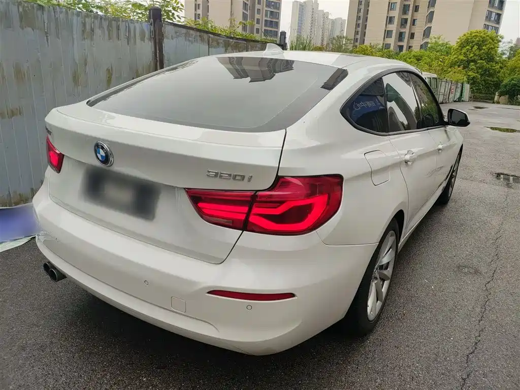BMW 3 Series GT 2018 320i Fashion фото 5
